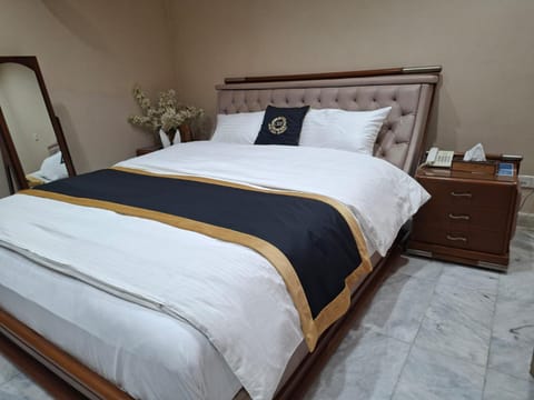 Seating area, Bedroom, air conditioner