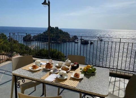 View (from property/room), Balcony/Terrace, Food and drinks, Food, Sea view, Breakfast