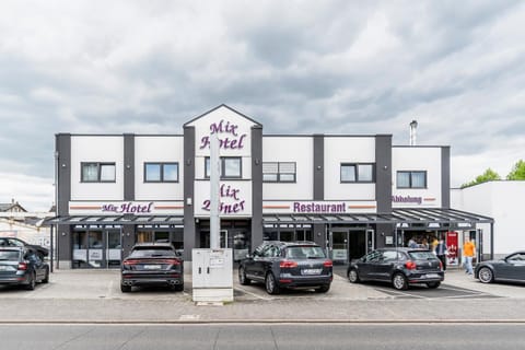 Property building, Restaurant/places to eat