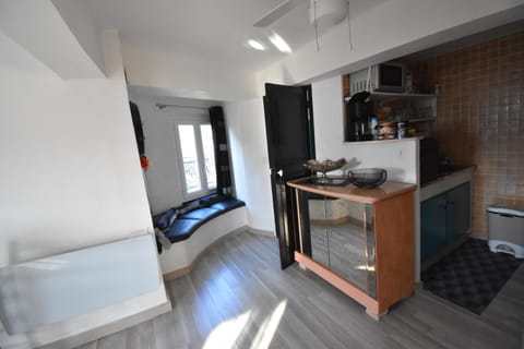 Studio climatisé et sa terrasse privée en villa Apartment in 06340 La Trinité, France