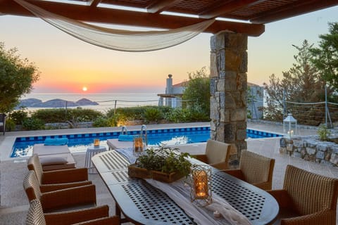 Dining area, Sea view, Swimming pool, Swimming pool