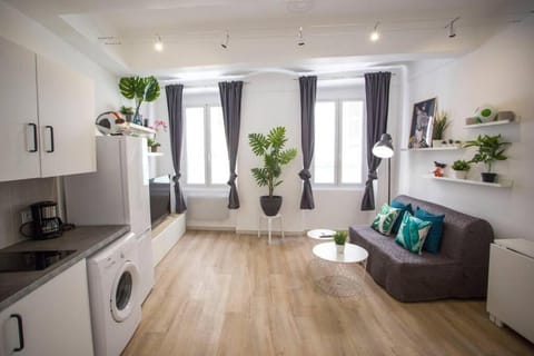 GregBnb - Centre Ancien - T2 Street Art - Wifi Apartment in Toulon