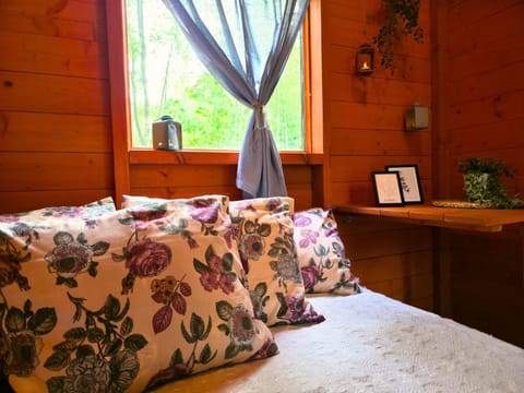 Bed, Bedroom, Internal: Not applicable to any particular room
