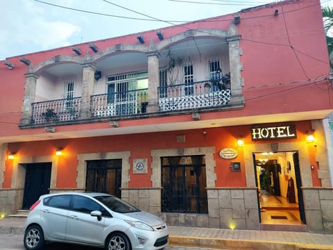 Facade/entrance