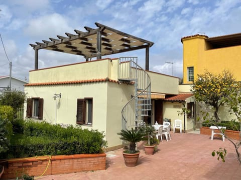 Property building, Day, Garden, Garden view
