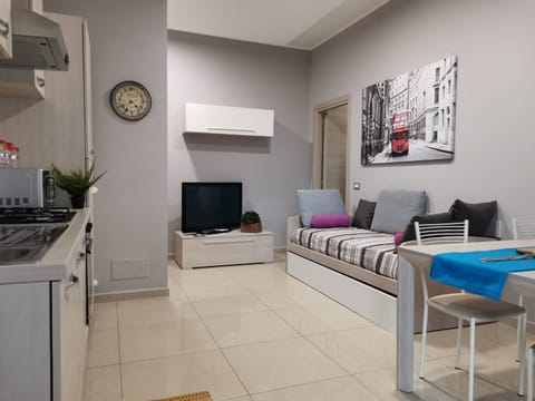 TV and multimedia, Kitchen or kitchenette, Seating area