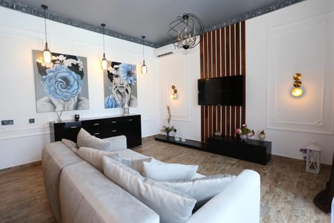 TV and multimedia, Seating area