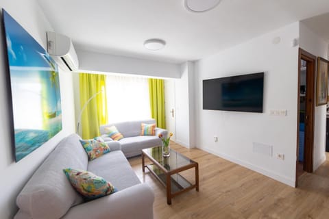 Communal lounge/ TV room, TV and multimedia, Living room, Seating area