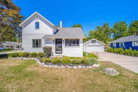 Harbor Charm House in Harbor Springs