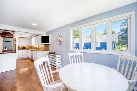 Harbor Charm House in Harbor Springs