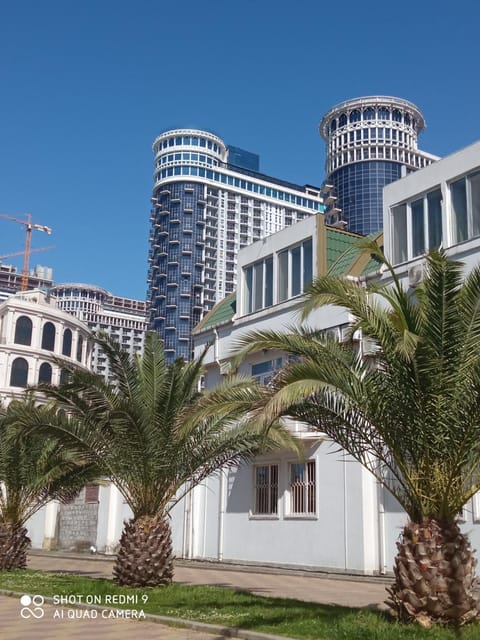 Property building, Neighbourhood