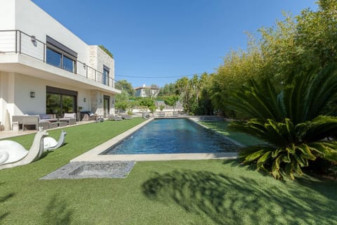 Villa in Juan-Les-pins with heated pool Villa in Antibes