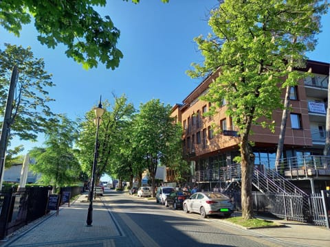 Property building, Neighbourhood