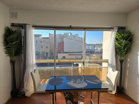 Day, View (from property/room), Living room, Seating area, Dining area