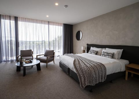Bed, Photo of the whole room, Seating area, Bedroom
