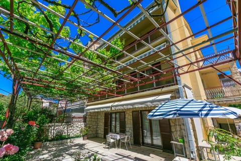 Patio, Facade/entrance