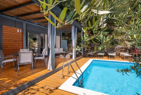 Property building, Swimming pool