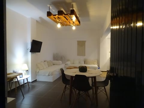 Facade/entrance, Photo of the whole room