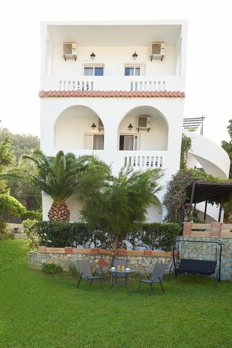 Property building, Patio, Garden, Garden view, Inner courtyard view, hair dresser