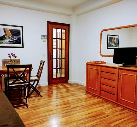 TV and multimedia, Living room, Dining area