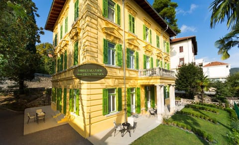 Property building, Garden, Balcony/Terrace, Kitchen or kitchenette