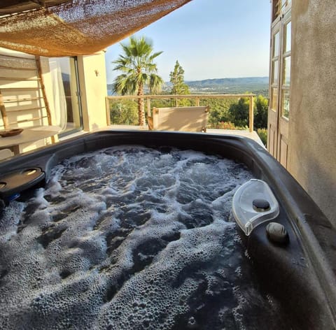 Natural landscape, Hot Tub