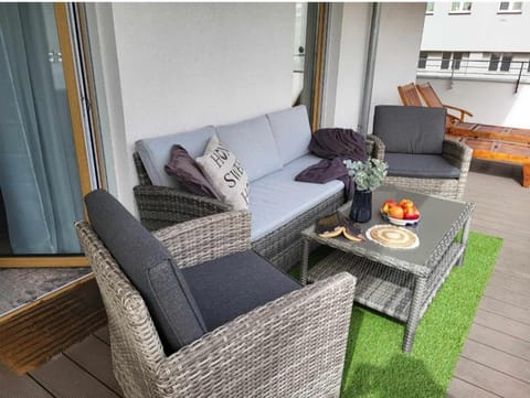 Miodowy Dom EXspanse Apartament 2 lub 3 pokoje z tarasem i parkingiem Apartment in West Pomeranian Voivodeship, Poland