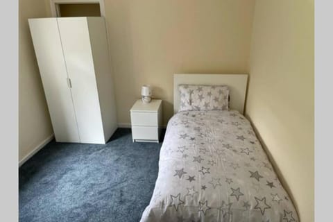 Beautiful two bedroom flat by the Loch Apartment in Scotland