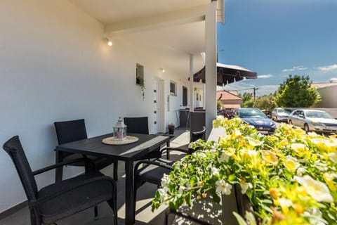 Petra modern apartment with free parking and BBQ Apartment in Zadar