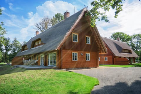 Property building, Garden, Balcony/Terrace