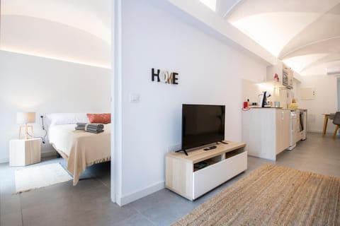 Bed, TV and multimedia, Living room, Photo of the whole room, Bedroom