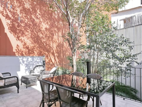 View (from property/room), Balcony/Terrace, Living room, Dining area