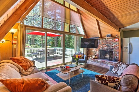Running Springs A-Frame with Deck and Mtn Views! House in Running Springs