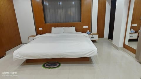 Bed, View (from property/room), Living room, Photo of the whole room, Bedroom