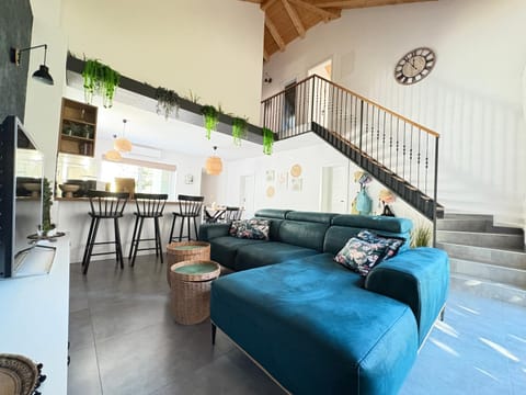 Communal lounge/ TV room, TV and multimedia, Living room