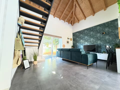 Communal lounge/ TV room, TV and multimedia, Living room