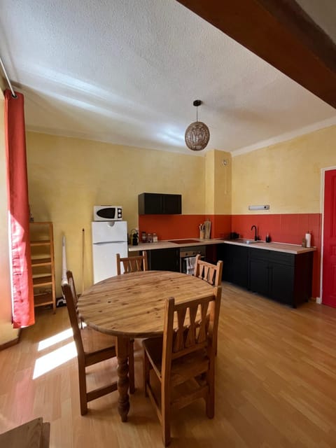 Appart plein centre lit King size , canapé lit et wifi Apartment in Barcelonnette