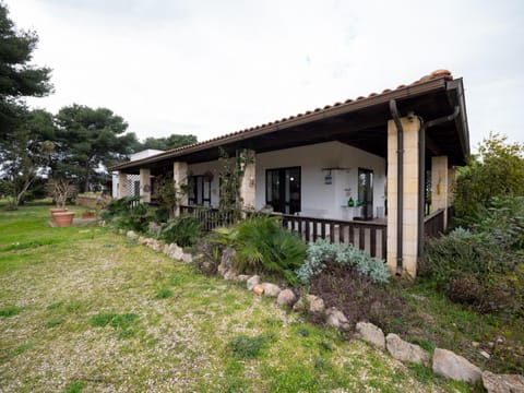 Property building, Spring, Day, Natural landscape, Garden, Garden view