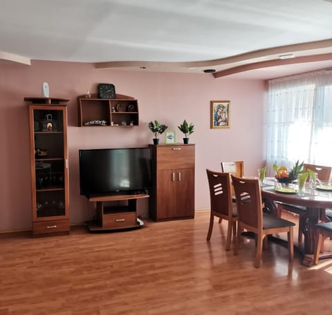 TV and multimedia, Living room, Dining area