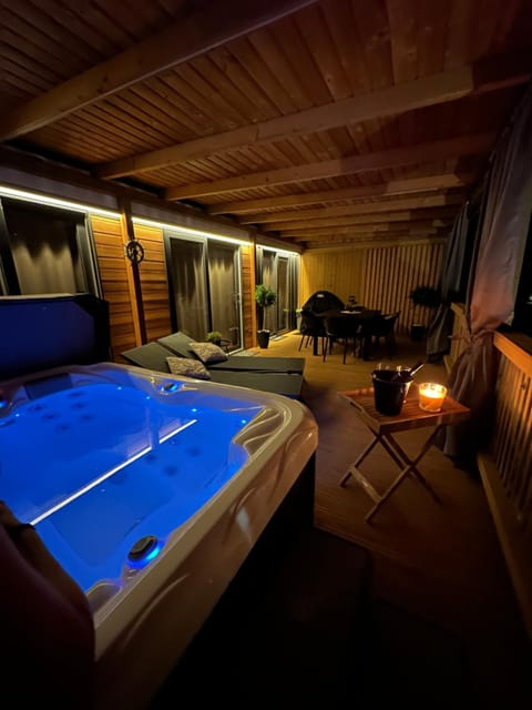 Natural landscape, Hot Tub, View (from property/room), Pool view, Swimming pool, sunbed