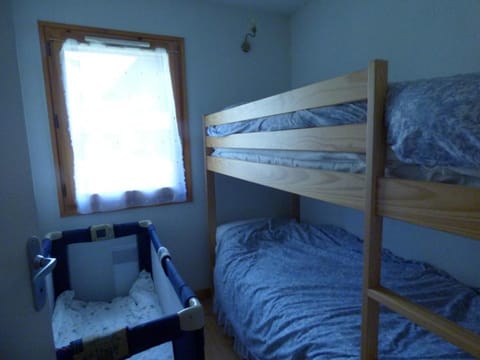 Charmant T2 + cabine, 6 pers, garage, près des stations La Clusaz et Le Grand-Bornand - FR-1-458-94 Cabin in La Clusaz