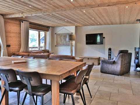Superbe 5 pièces rénové avec sauna, hammam, jacuzzi, proche télécabines et village, idéal 12/14 pers. - FR-1-458-101 Cabin in Le Grand-Bornand