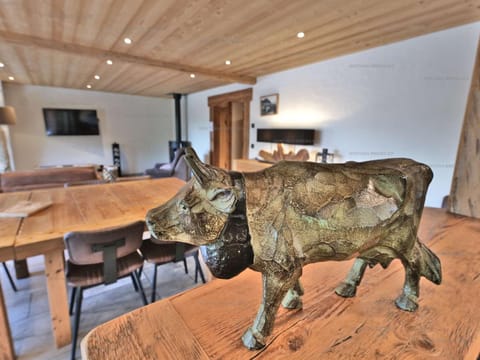 Superbe 5 pièces rénové avec sauna, hammam, jacuzzi, proche télécabines et village, idéal 12/14 pers. - FR-1-458-101 Cabin in Le Grand-Bornand