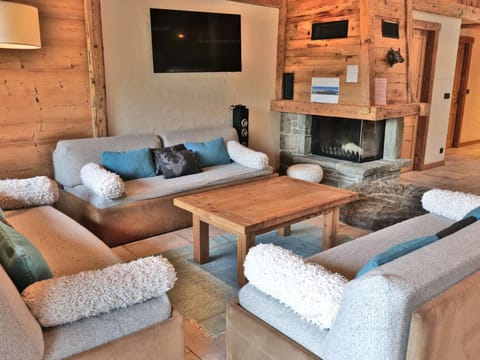 Luxueux 6 pièces avec sauna, hammam et jacuzzi, à 300m du centre et au pied des télécabines! - FR-1-458-95 Cabin in Le Grand-Bornand