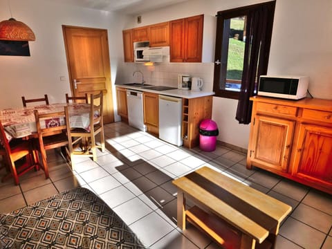 Charmant appartement 6 pers, 38m², proche télécabines, centre et loisirs, sud, terrasse - FR-1-458-118 Cabin in Le Grand-Bornand