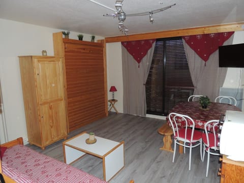 F2 Le Corbier aux pieds des pistes, commerces et esf Apartment in Villarembert