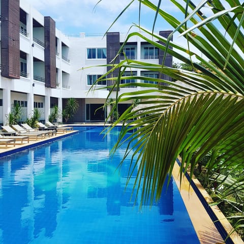 Property building, Day, Pool view, Swimming pool