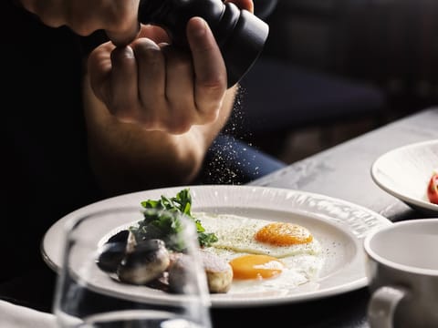 Restaurant/places to eat, Food and drinks, Breakfast