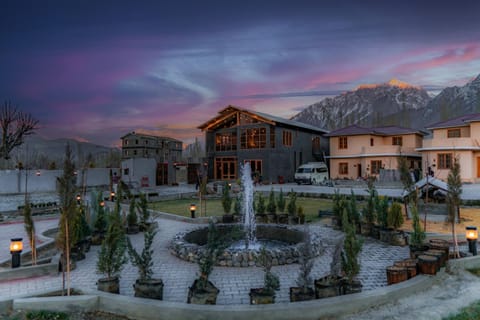 Property building, Nearby landmark, Spring, Day, Night, Natural landscape, Mountain view, Sunrise, Sunset