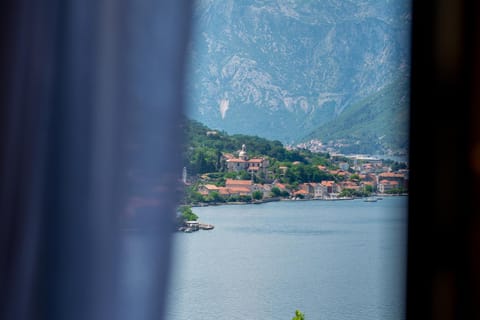 Mountain view, Sea view